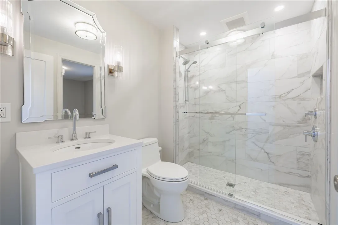 1397 East Avenue 3, Rochester, New York 14610, Rochester, New York 14610, 2 Bedrooms Bedrooms, 6 Rooms Rooms,2 BathroomsBathrooms,Residential Lease,For Rent,1397 East Avenue 3, Rochester, New York 14610,0,R1647132