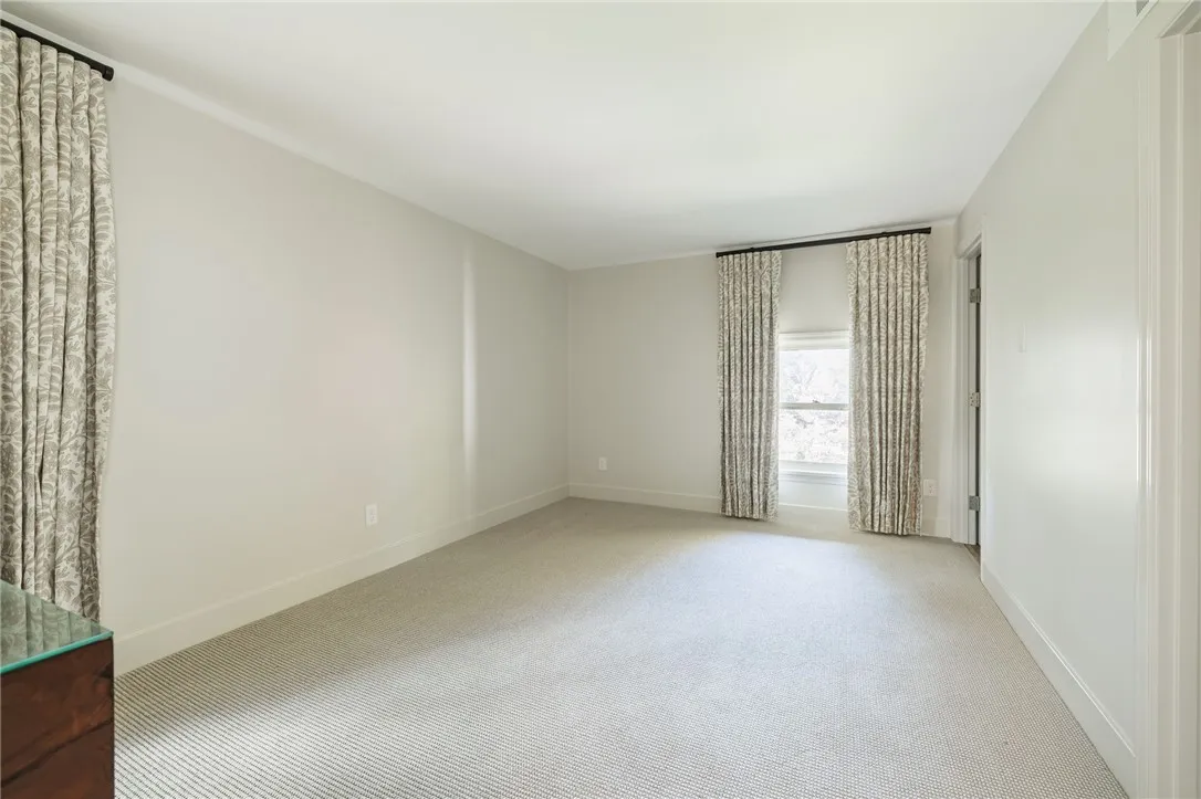 1397 East Avenue 3, Rochester, New York 14610, Rochester, New York 14610, 2 Bedrooms Bedrooms, 6 Rooms Rooms,2 BathroomsBathrooms,Residential Lease,For Rent,1397 East Avenue 3, Rochester, New York 14610,0,R1647132