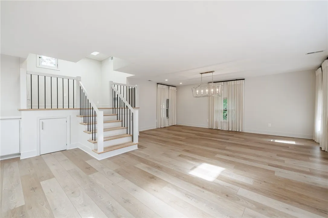 1397 East Avenue 3, Rochester, New York 14610, Rochester, New York 14610, 2 Bedrooms Bedrooms, 6 Rooms Rooms,2 BathroomsBathrooms,Residential Lease,For Rent,1397 East Avenue 3, Rochester, New York 14610,0,R1647132