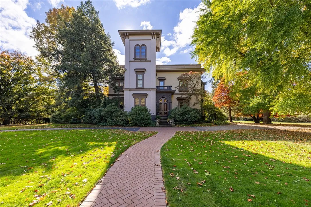 1397 East Avenue 3, Rochester, New York 14610, Rochester, New York 14610, 2 Bedrooms Bedrooms, 6 Rooms Rooms,2 BathroomsBathrooms,Residential Lease,For Rent,1397 East Avenue 3, Rochester, New York 14610,0,R1647132
