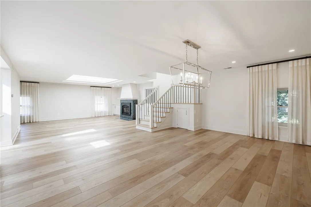 1397 East Avenue 3, Rochester, New York 14610, Rochester, New York 14610, 2 Bedrooms Bedrooms, 6 Rooms Rooms,2 BathroomsBathrooms,Residential Lease,For Rent,1397 East Avenue 3, Rochester, New York 14610,0,R1647132