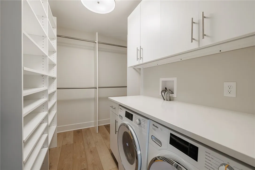 1397 East Avenue 3, Rochester, New York 14610, Rochester, New York 14610, 2 Bedrooms Bedrooms, 6 Rooms Rooms,2 BathroomsBathrooms,Residential Lease,For Rent,1397 East Avenue 3, Rochester, New York 14610,0,R1647132