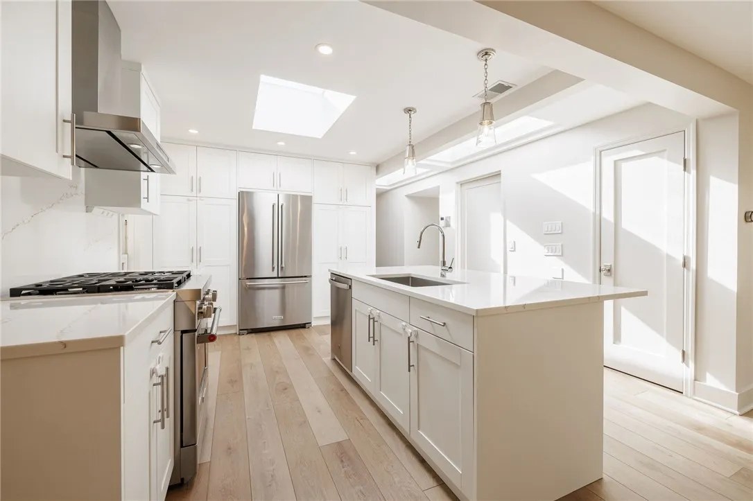 1397 East Avenue 3, Rochester, New York 14610, Rochester, New York 14610, 2 Bedrooms Bedrooms, 6 Rooms Rooms,2 BathroomsBathrooms,Residential Lease,For Rent,1397 East Avenue 3, Rochester, New York 14610,0,R1647132