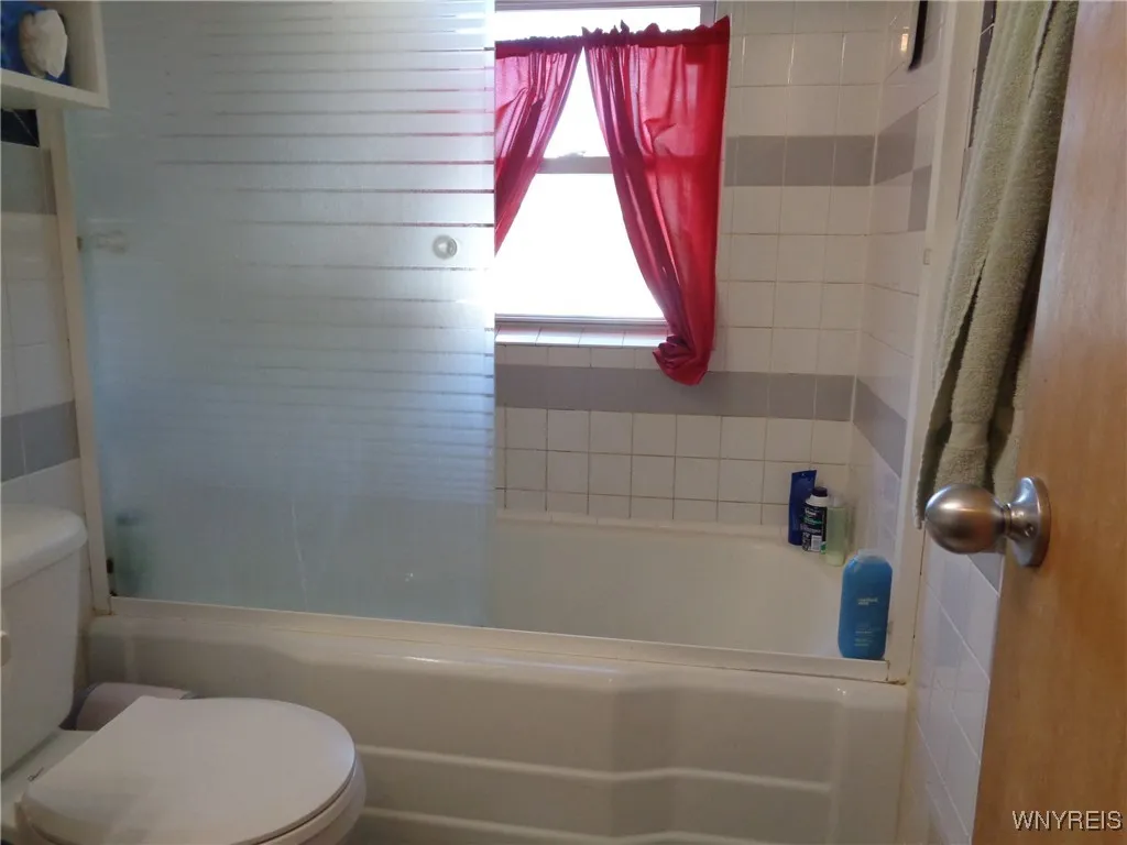 105 Pullman Avenue, Tonawanda, New York 14217, Tonawanda, New York 14217, 4 Bedrooms Bedrooms, ,2 BathroomsBathrooms,Residential,For Sale,105 Pullman Avenue, Tonawanda, New York 14217,0,B1646226