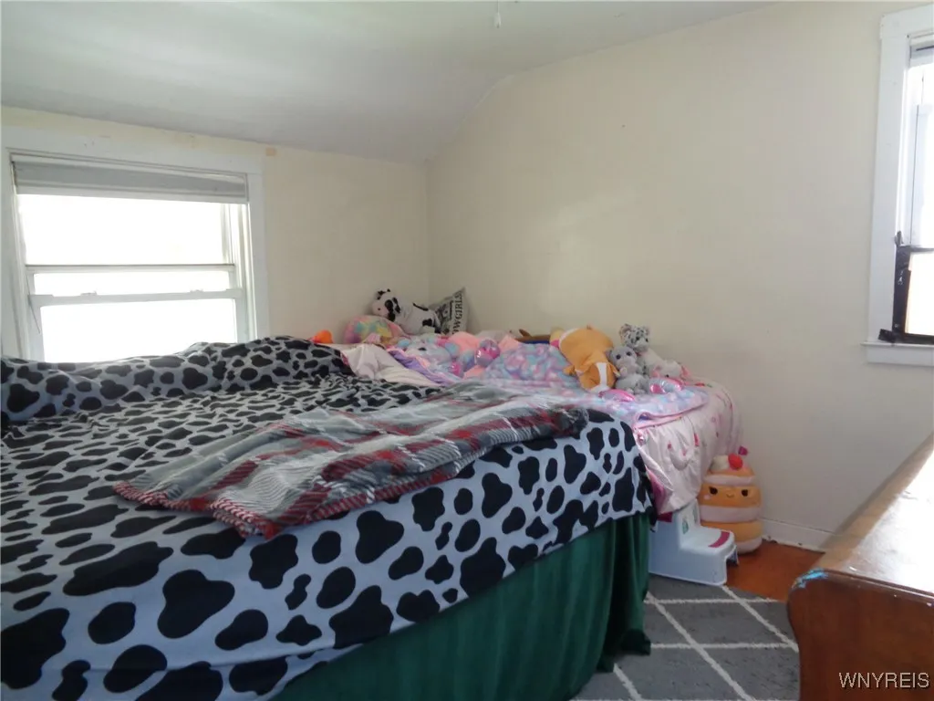 Bedroom left side