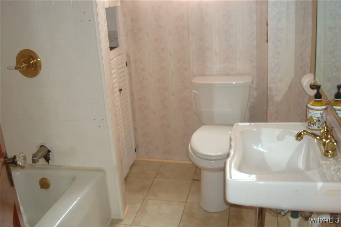 29 Pomona Place, Buffalo, New York 14210, Buffalo, New York 14210, 3 Bedrooms Bedrooms, 7 Rooms Rooms,1 BathroomBathrooms,Residential,For Sale,29 Pomona Place, Buffalo, New York 14210,0,B1647804