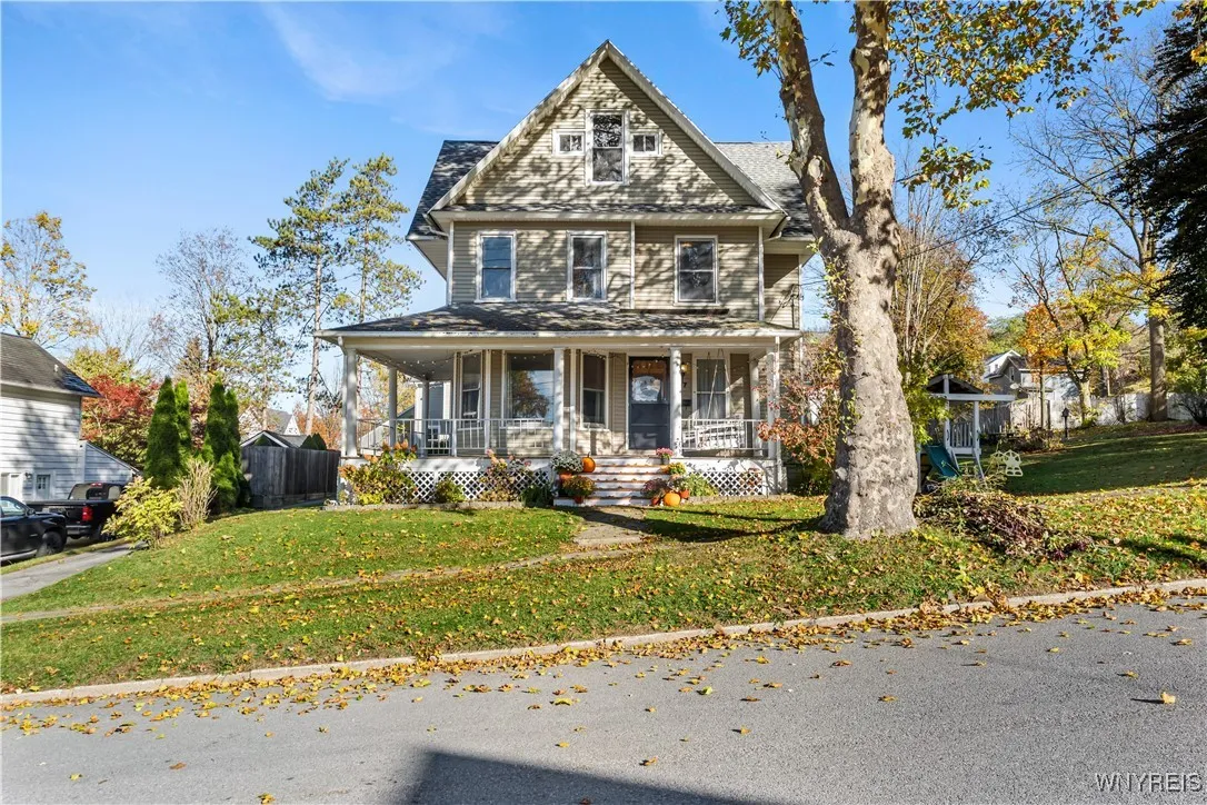 37 State Street, Warsaw, New York 14569, Warsaw, New York 14569, 4 Bedrooms Bedrooms, 10 Rooms Rooms,1 BathroomBathrooms,Residential,For Sale,37 State Street, Warsaw, New York 14569,0,B1647533