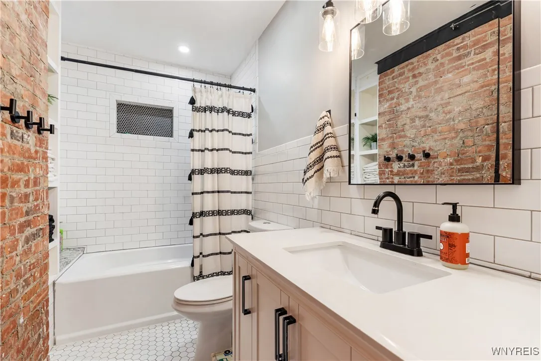 37 State Street, Warsaw, New York 14569, Warsaw, New York 14569, 4 Bedrooms Bedrooms, 10 Rooms Rooms,1 BathroomBathrooms,Residential,For Sale,37 State Street, Warsaw, New York 14569,0,B1647533