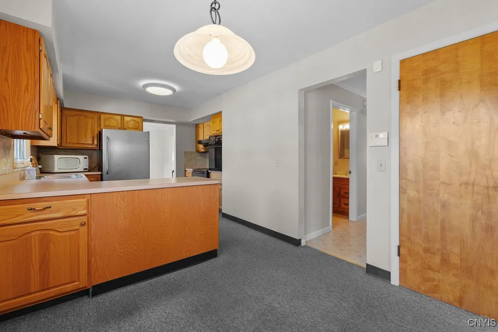 Eat in area of kitchen.