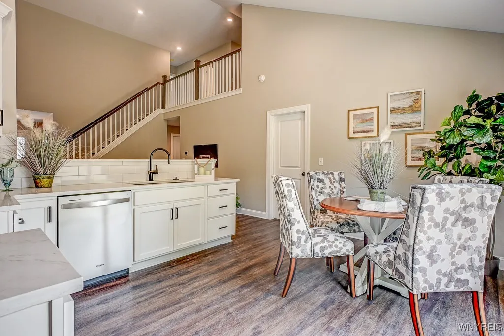 22 B Stonham Place, Amherst, New York 14221, Amherst, New York 14221, 3 Bedrooms Bedrooms, 6 Rooms Rooms,2 BathroomsBathrooms,Residential,For Sale,22 B Stonham Place, Amherst, New York 14221,0,B1647834