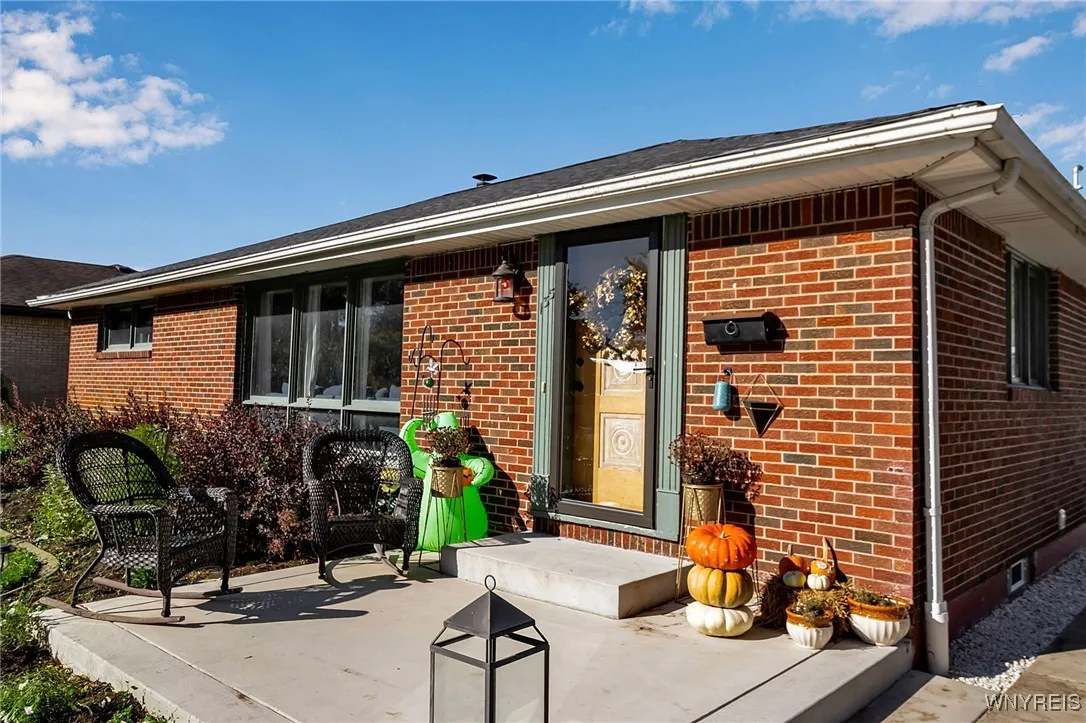 135 Century Drive, West Seneca, New York 14224, West Seneca, New York 14224, 3 Bedrooms Bedrooms, 6 Rooms Rooms,1 BathroomBathrooms,Residential,For Sale,135 Century Drive, West Seneca, New York 14224,0,B1647599