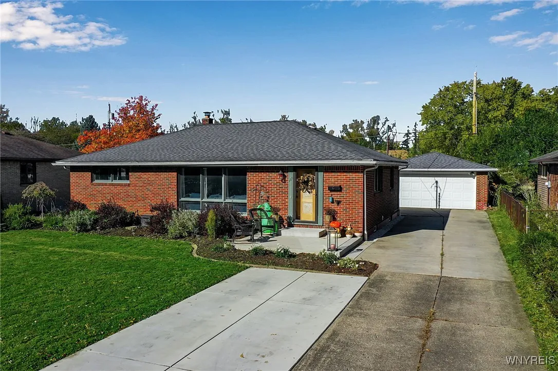 135 Century Drive, West Seneca, New York 14224, West Seneca, New York 14224, 3 Bedrooms Bedrooms, 6 Rooms Rooms,1 BathroomBathrooms,Residential,For Sale,135 Century Drive, West Seneca, New York 14224,0,B1647599