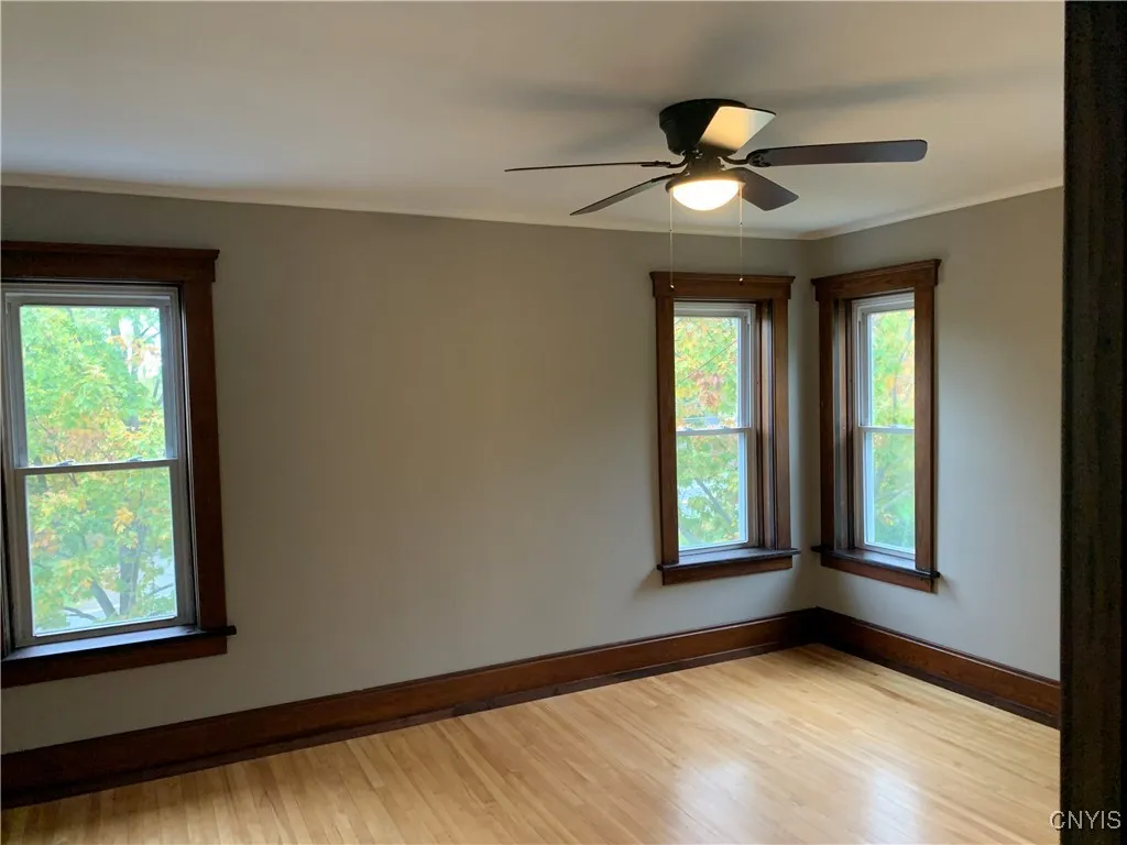 1st bedroom walkin close