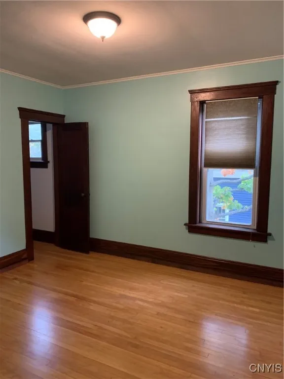 2nd bedroom walkin closet