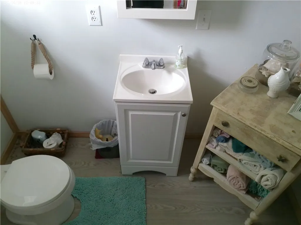 10773 Smythe Lane 39, Yates, New York 14098, Yates, New York 14098, 4 Bedrooms Bedrooms, 6 Rooms Rooms,1 BathroomBathrooms,Residential,For Sale,10773 Smythe Lane 39, Yates, New York 14098,0,R1647847