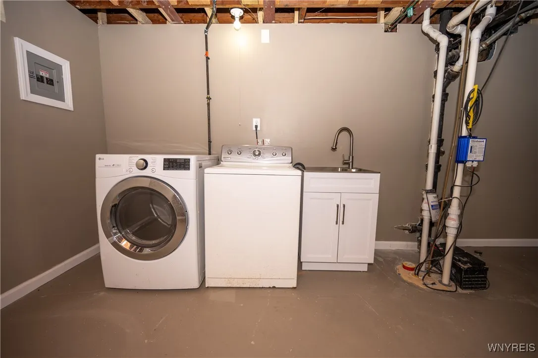 177 Evergreen Drive, Tonawanda, New York 14150, Tonawanda, New York 14150, 3 Bedrooms Bedrooms, 6 Rooms Rooms,1 BathroomBathrooms,Residential,For Sale,177 Evergreen Drive, Tonawanda, New York 14150,0,B1647729