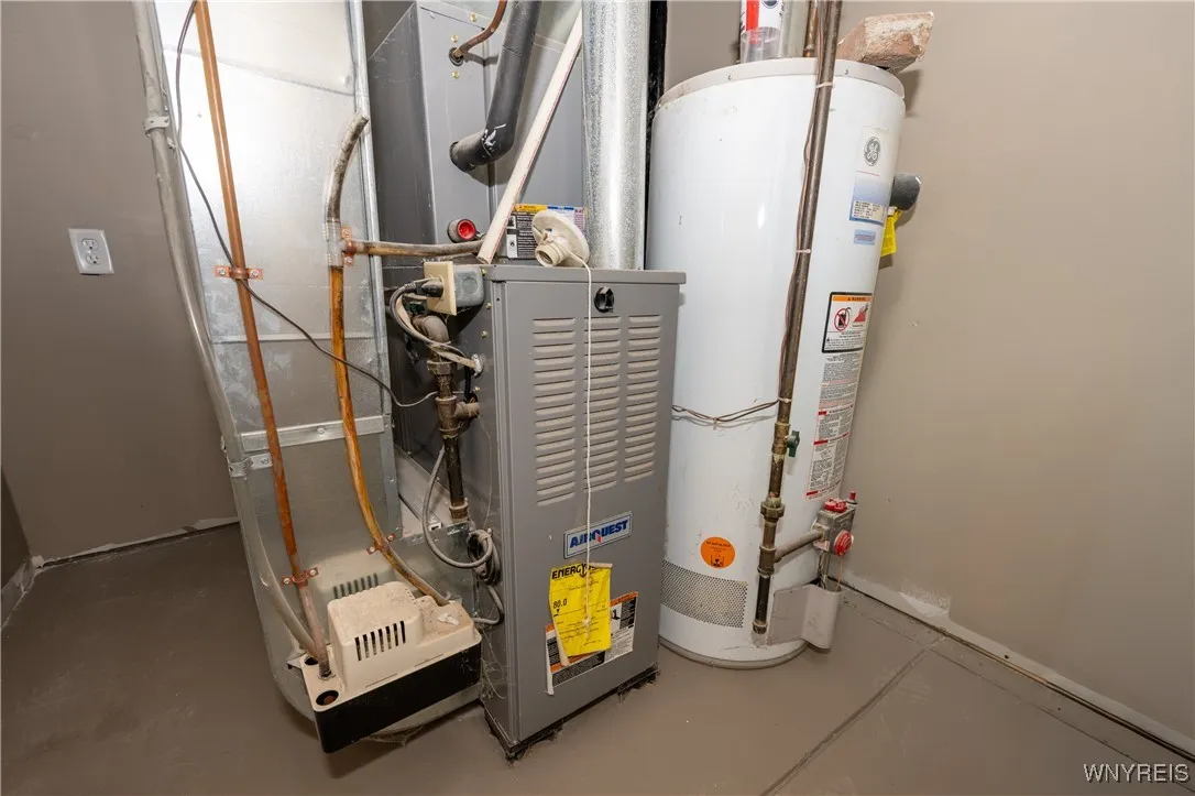 177 Evergreen Drive, Tonawanda, New York 14150, Tonawanda, New York 14150, 3 Bedrooms Bedrooms, 6 Rooms Rooms,1 BathroomBathrooms,Residential,For Sale,177 Evergreen Drive, Tonawanda, New York 14150,0,B1647729