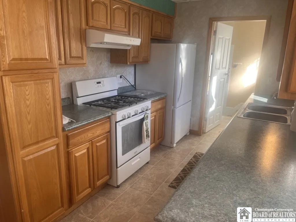 233 Main Street, Tidioute, Pennsylvania 16351, Pennsylvania 16351, 3 Bedrooms Bedrooms, 9 Rooms Rooms,1 BathroomBathrooms,Residential,For Sale,233 Main Street, Tidioute, Pennsylvania 16351,0,R1647870