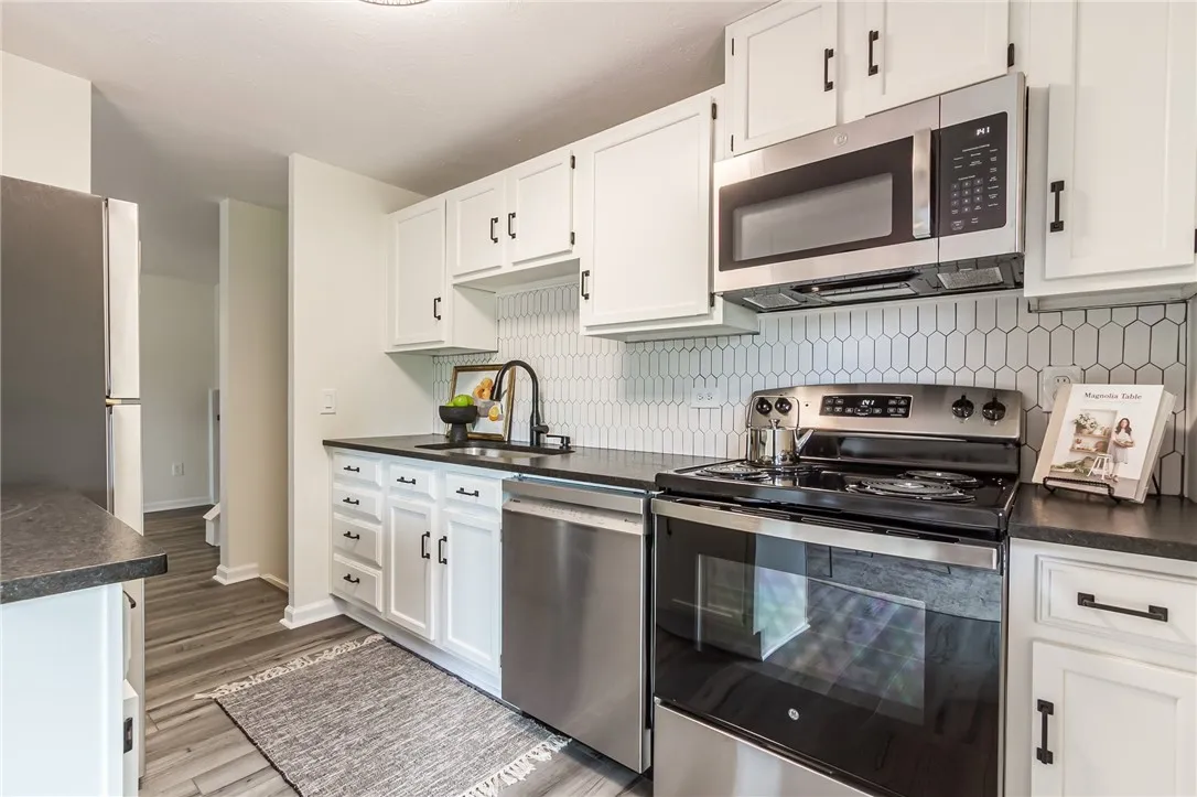 1 Brandywine Lane, Perinton, New York 14450, Perinton, New York 14450, 3 Bedrooms Bedrooms, 6 Rooms Rooms,2 BathroomsBathrooms,Residential,For Sale,1 Brandywine Lane, Perinton, New York 14450,0,R1647514