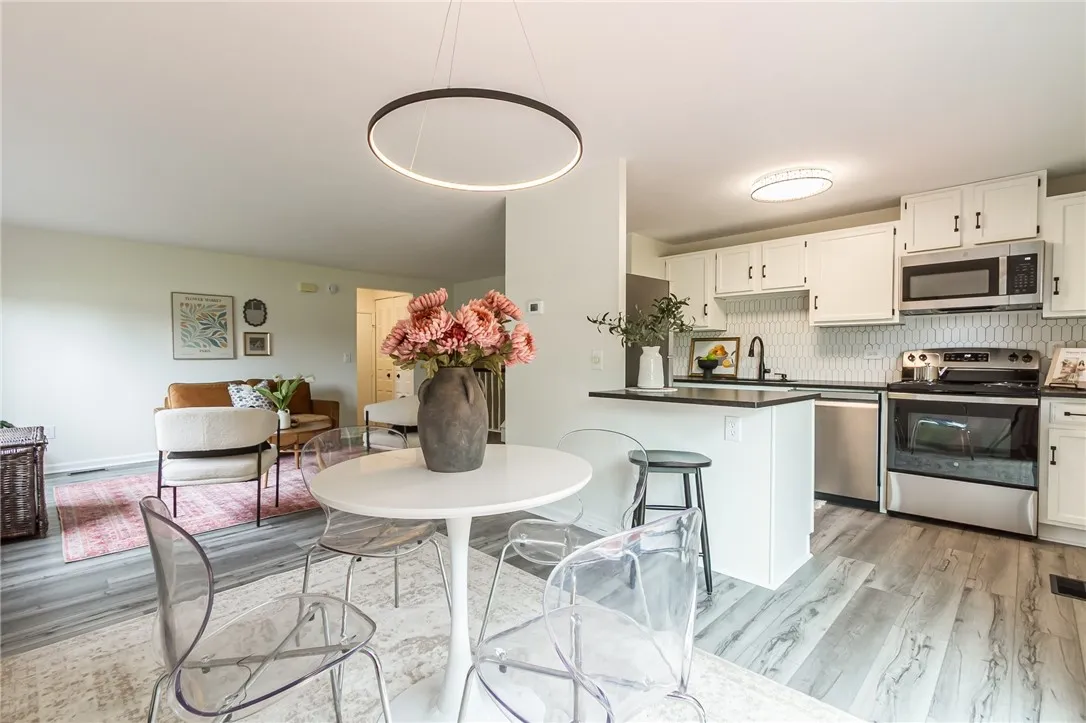 1 Brandywine Lane, Perinton, New York 14450, Perinton, New York 14450, 3 Bedrooms Bedrooms, 6 Rooms Rooms,2 BathroomsBathrooms,Residential,For Sale,1 Brandywine Lane, Perinton, New York 14450,0,R1647514