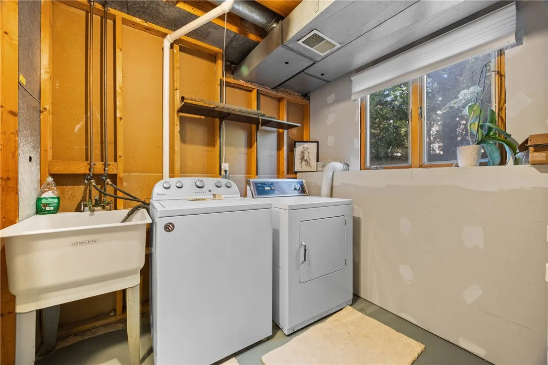 1 Brandywine Lane, Perinton, New York 14450, Perinton, New York 14450, 3 Bedrooms Bedrooms, 6 Rooms Rooms,2 BathroomsBathrooms,Residential,For Sale,1 Brandywine Lane, Perinton, New York 14450,0,R1647514