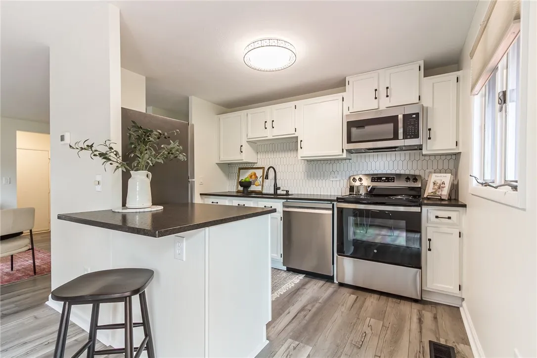 1 Brandywine Lane, Perinton, New York 14450, Perinton, New York 14450, 3 Bedrooms Bedrooms, 6 Rooms Rooms,2 BathroomsBathrooms,Residential,For Sale,1 Brandywine Lane, Perinton, New York 14450,0,R1647514