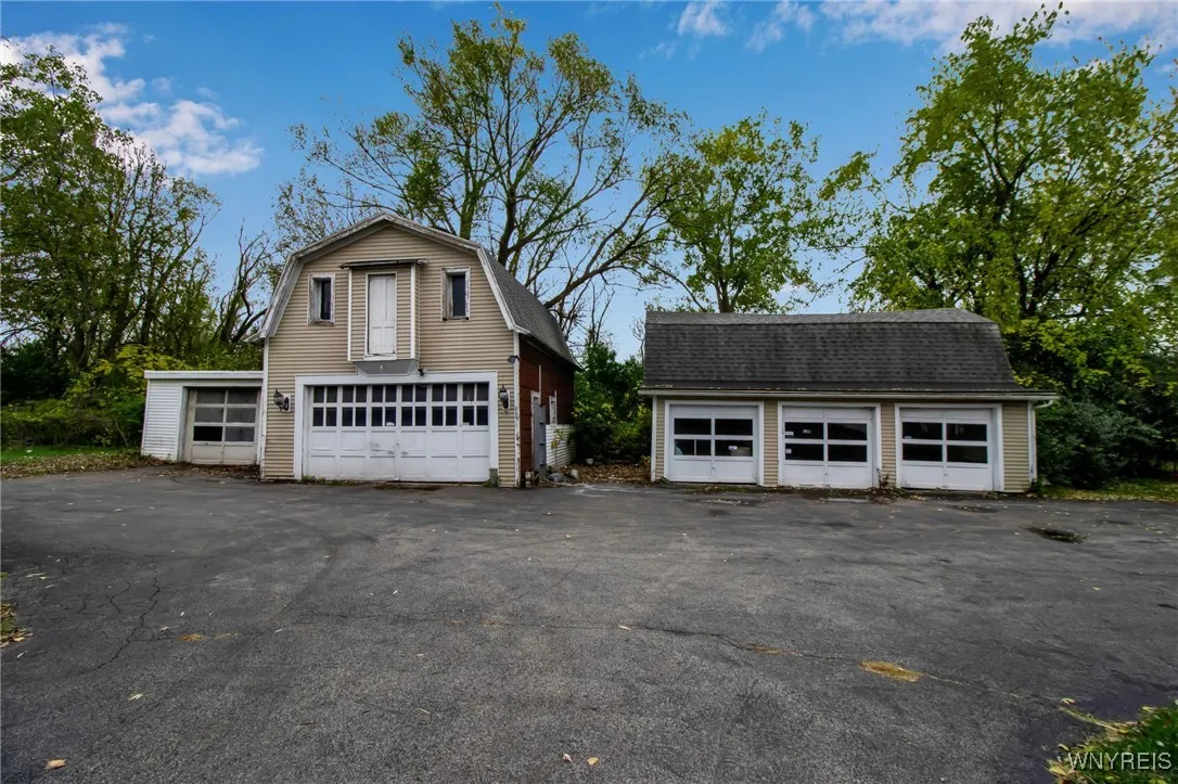 1267 - 1271 Walden Avenue, Cheektowaga, New York 1, Cheektowaga, New York 14211, 7 Bedrooms Bedrooms, 13 Rooms Rooms,3 BathroomsBathrooms,Residential,For Sale,1267 - 1271 Walden Avenue, Cheektowaga, New York 1,0,B1647562