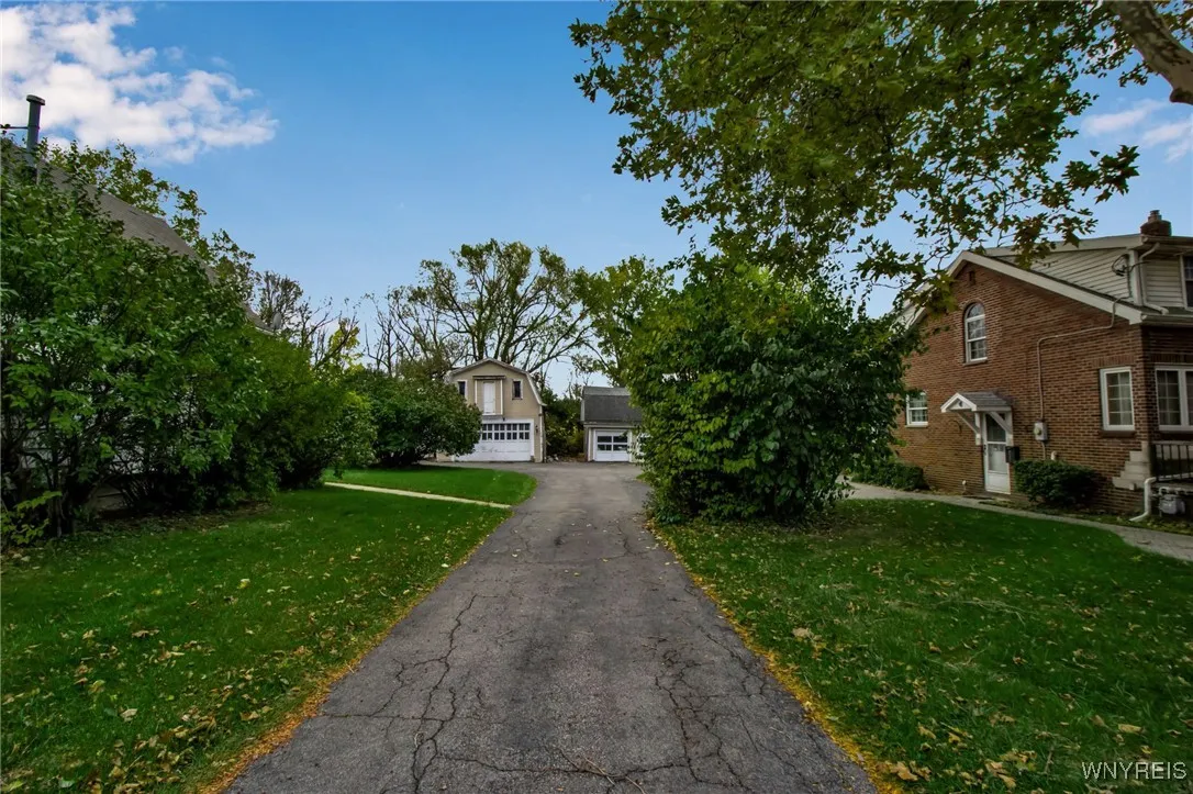 1267 - 1271 Walden Avenue, Cheektowaga, New York 1, Cheektowaga, New York 14211, 7 Bedrooms Bedrooms, 13 Rooms Rooms,3 BathroomsBathrooms,Residential,For Sale,1267 - 1271 Walden Avenue, Cheektowaga, New York 1,0,B1647562