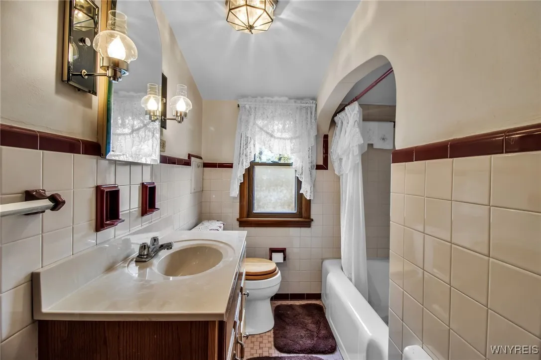 1267 - 1271 Walden Avenue, Cheektowaga, New York 1, Cheektowaga, New York 14211, 7 Bedrooms Bedrooms, 13 Rooms Rooms,3 BathroomsBathrooms,Residential,For Sale,1267 - 1271 Walden Avenue, Cheektowaga, New York 1,0,B1647562