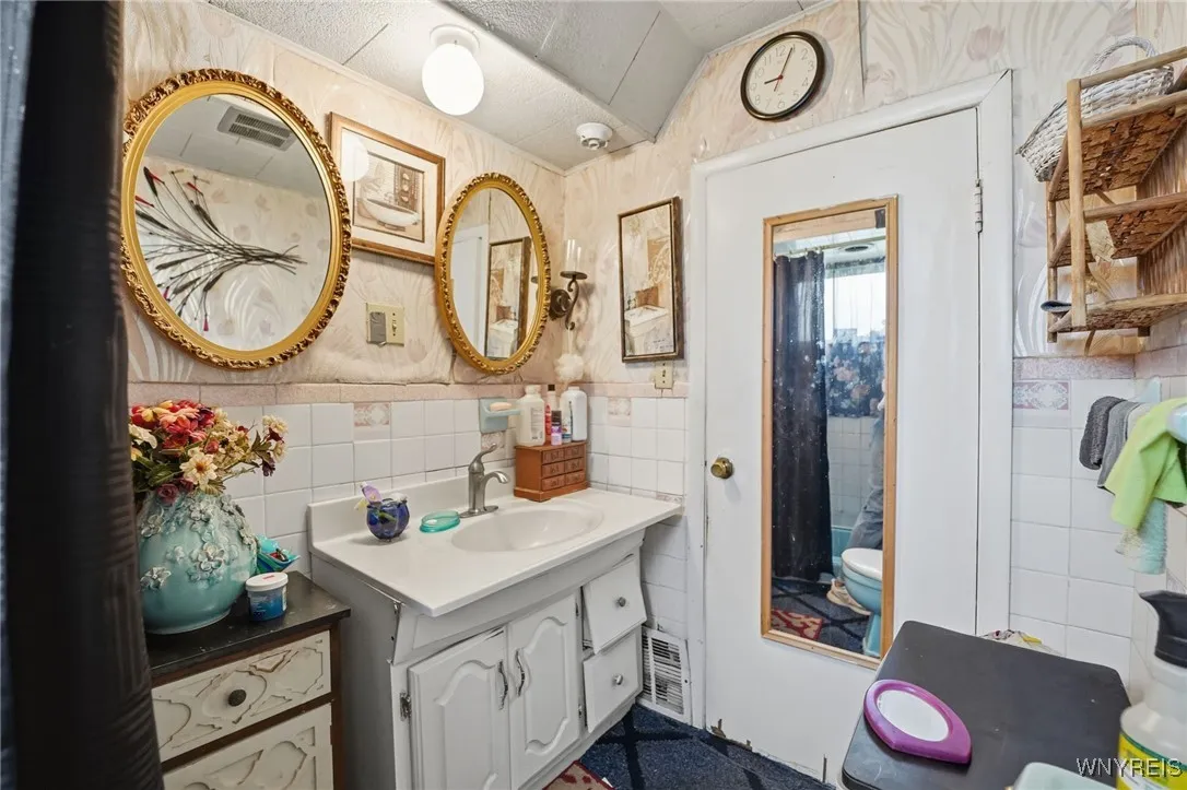 45 Stevens Avenue, Buffalo, New York 14215, Buffalo, New York 14215, 3 Bedrooms Bedrooms, 6 Rooms Rooms,1 BathroomBathrooms,Residential,For Sale,45 Stevens Avenue, Buffalo, New York 14215,0,B1647616