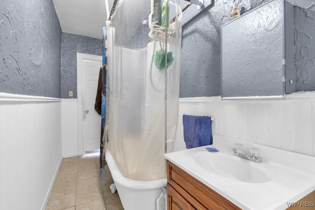 1834 Seneca Street, Buffalo, New York 14210, Buffalo, New York 14210, 5 Bedrooms Bedrooms, ,Multi Family,For Sale,1834 Seneca Street, Buffalo, New York 14210,0,B1646857