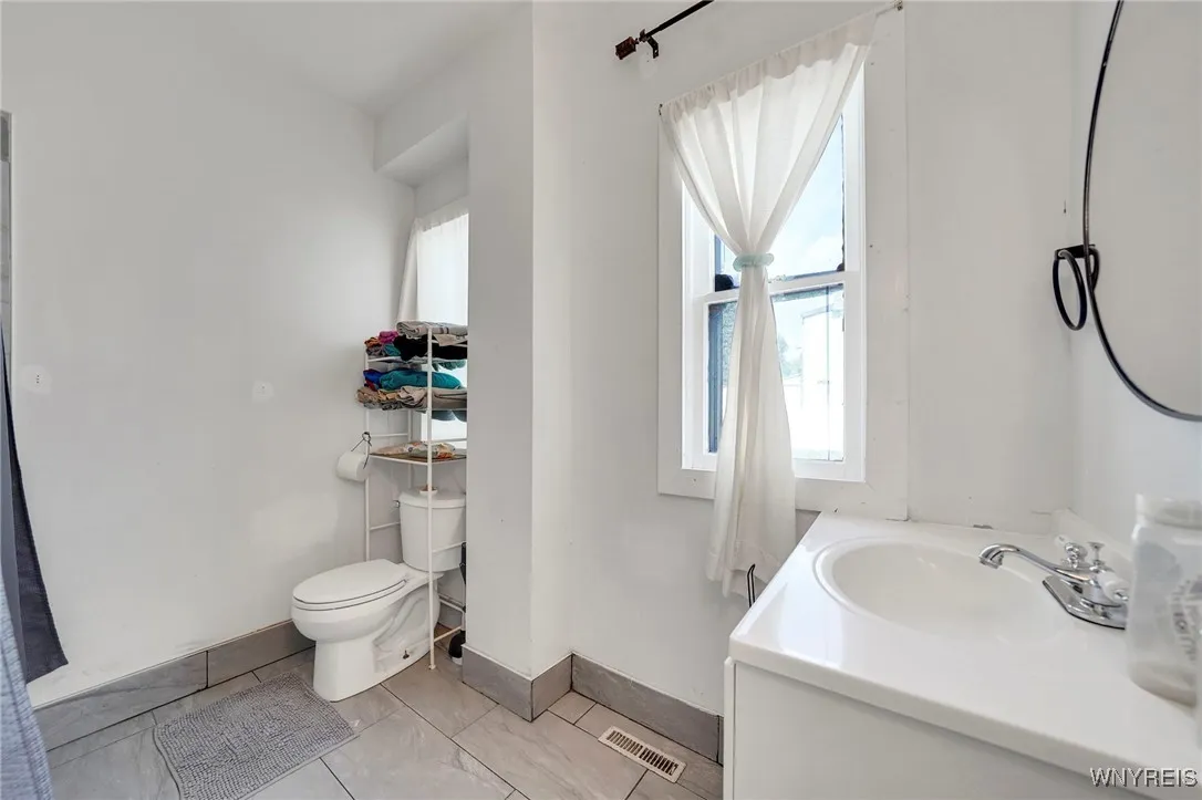 66 + 68 Arthur Street, Buffalo, New York 14207, Buffalo, New York 14207, 6 Bedrooms Bedrooms, ,2 BathroomsBathrooms,Residential,For Sale,66 + 68 Arthur Street, Buffalo, New York 14207,0,B1646195