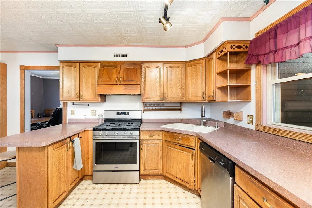 42 Stephens Street, Manchester, New York 14432, Manchester, New York 14432, 4 Bedrooms Bedrooms, 10 Rooms Rooms,2 BathroomsBathrooms,Residential,For Sale,42 Stephens Street, Manchester, New York 14432,0,R1647721