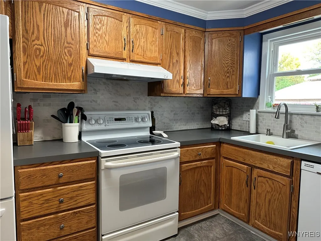 931 Parker Boulevard, Tonawanda, New York 14223, Tonawanda, New York 14223, 3 Bedrooms Bedrooms, 6 Rooms Rooms,1 BathroomBathrooms,Residential,For Sale,931 Parker Boulevard, Tonawanda, New York 14223,0,B1647546