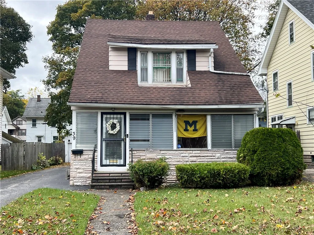 39 Maxwell Avenue, Rochester, New York 14619, Rochester, New York 14619, 3 Bedrooms Bedrooms, 7 Rooms Rooms,1 BathroomBathrooms,Residential,For Sale,39 Maxwell Avenue, Rochester, New York 14619,0,R1646338