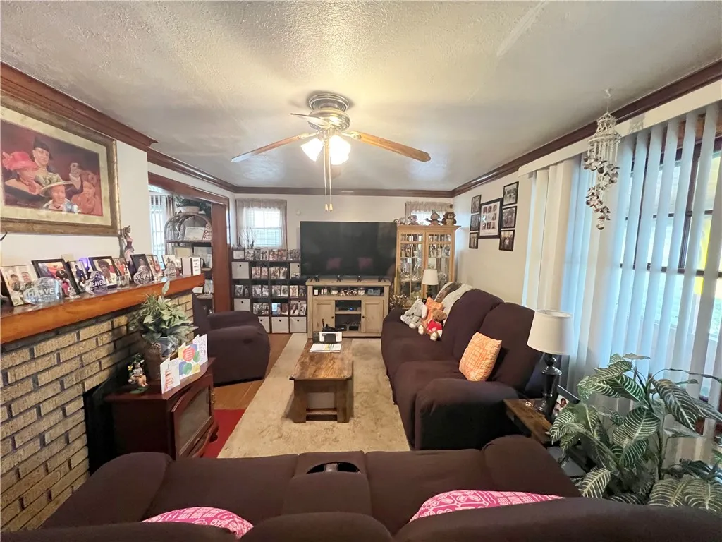 39 Maxwell Avenue, Rochester, New York 14619, Rochester, New York 14619, 3 Bedrooms Bedrooms, 7 Rooms Rooms,1 BathroomBathrooms,Residential,For Sale,39 Maxwell Avenue, Rochester, New York 14619,0,R1646338