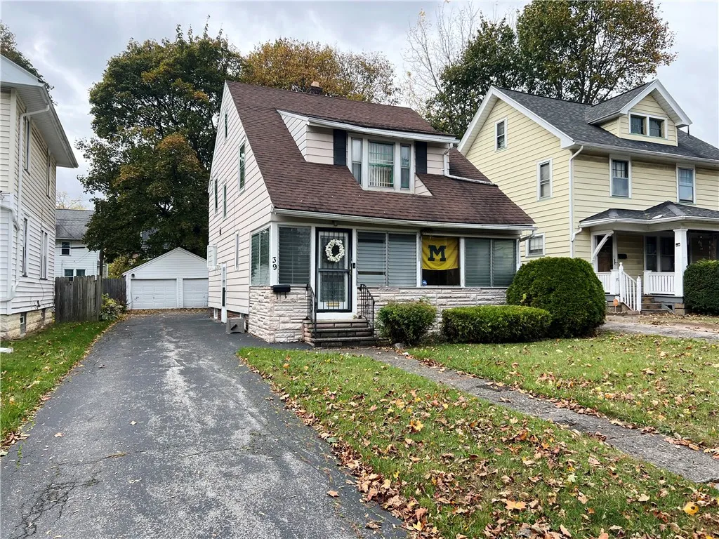 39 Maxwell Avenue, Rochester, New York 14619, Rochester, New York 14619, 3 Bedrooms Bedrooms, 7 Rooms Rooms,1 BathroomBathrooms,Residential,For Sale,39 Maxwell Avenue, Rochester, New York 14619,0,R1646338