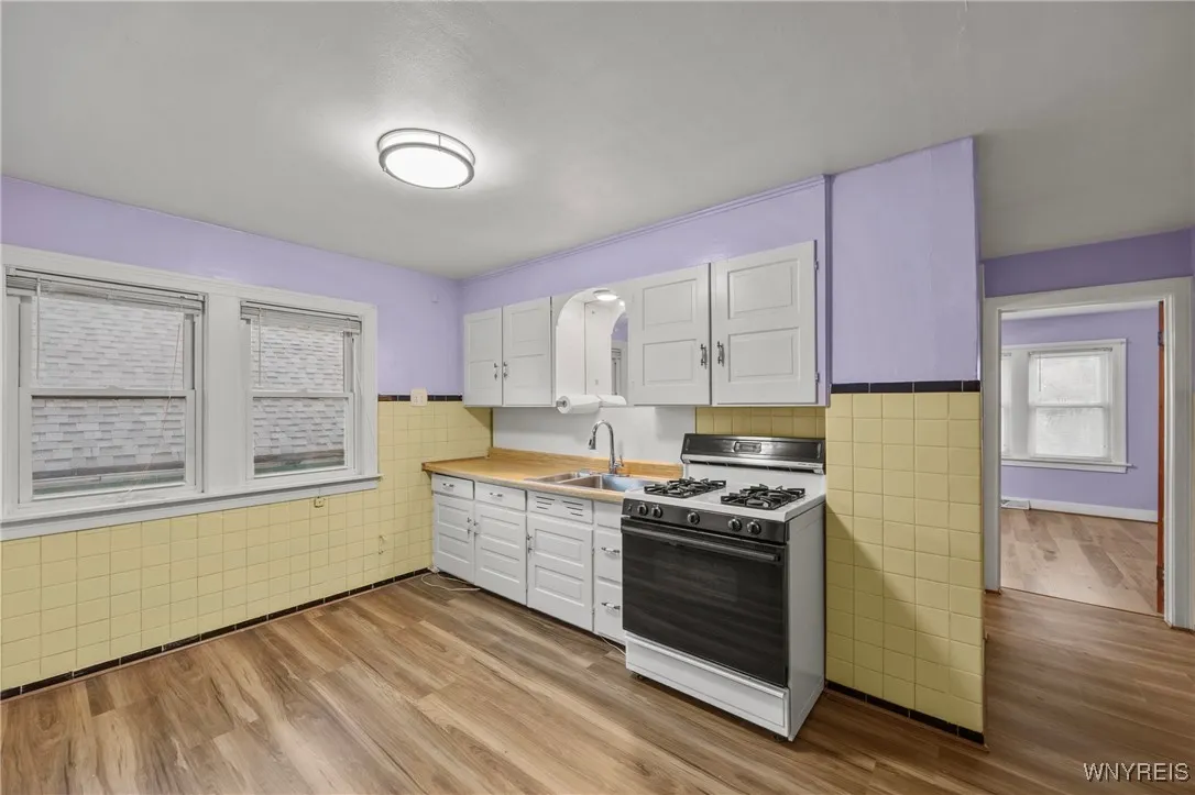 39 Manhart Street, Buffalo, New York 14215, Buffalo, New York 14215, 4 Bedrooms Bedrooms, ,2 BathroomsBathrooms,Residential,For Sale,39 Manhart Street, Buffalo, New York 14215,0,B1647791