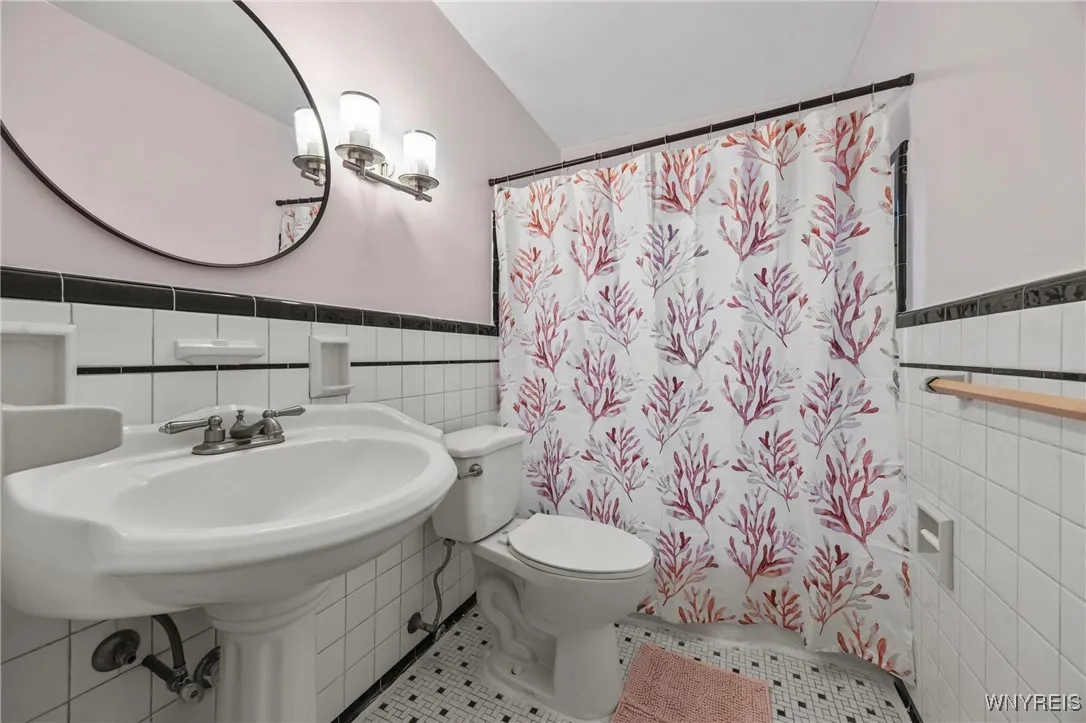 39 Manhart Street, Buffalo, New York 14215, Buffalo, New York 14215, 4 Bedrooms Bedrooms, ,2 BathroomsBathrooms,Residential,For Sale,39 Manhart Street, Buffalo, New York 14215,0,B1647791