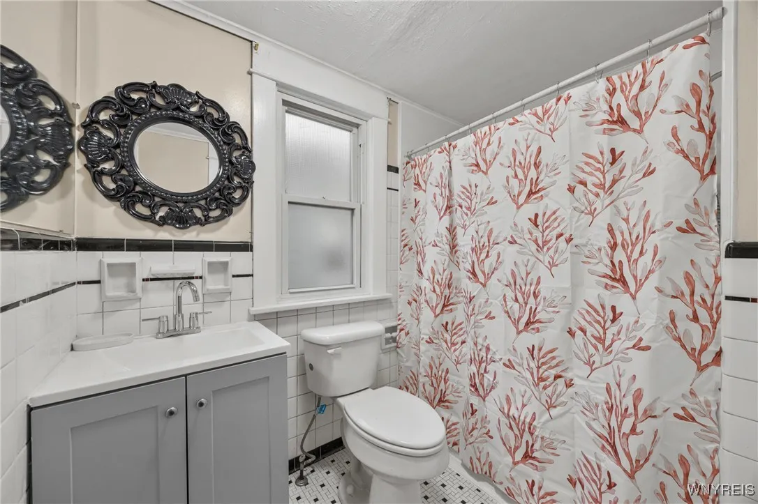 39 Manhart Street, Buffalo, New York 14215, Buffalo, New York 14215, 4 Bedrooms Bedrooms, ,2 BathroomsBathrooms,Residential,For Sale,39 Manhart Street, Buffalo, New York 14215,0,B1647791