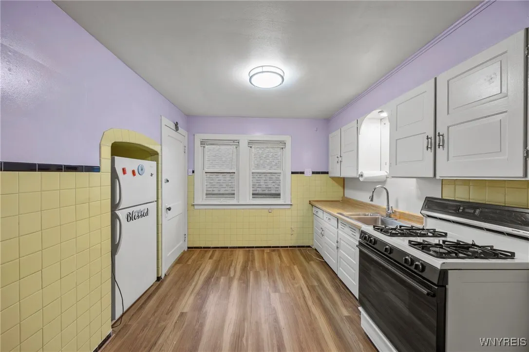 39 Manhart Street, Buffalo, New York 14215, Buffalo, New York 14215, 4 Bedrooms Bedrooms, ,2 BathroomsBathrooms,Residential,For Sale,39 Manhart Street, Buffalo, New York 14215,0,B1647791