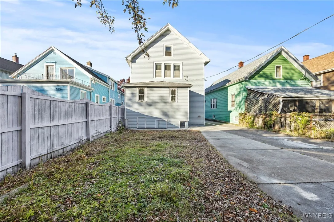 39 Manhart Street, Buffalo, New York 14215, Buffalo, New York 14215, 4 Bedrooms Bedrooms, ,2 BathroomsBathrooms,Residential,For Sale,39 Manhart Street, Buffalo, New York 14215,0,B1647791