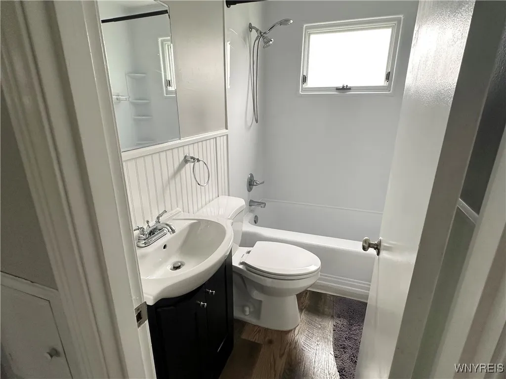 6 Miami Parkway, Cheektowaga, New York 14225, Cheektowaga, New York 14225, 3 Bedrooms Bedrooms, 5 Rooms Rooms,1 BathroomBathrooms,Residential Lease,Closed,6 Miami Parkway, Cheektowaga, New York 14225,0,B1647687
