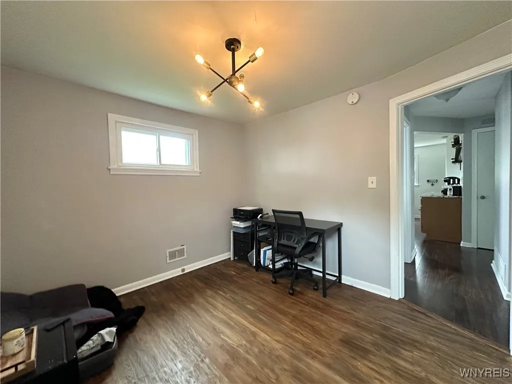 6 Miami Parkway, Cheektowaga, New York 14225, Cheektowaga, New York 14225, 3 Bedrooms Bedrooms, 5 Rooms Rooms,1 BathroomBathrooms,Residential Lease,Closed,6 Miami Parkway, Cheektowaga, New York 14225,0,B1647687