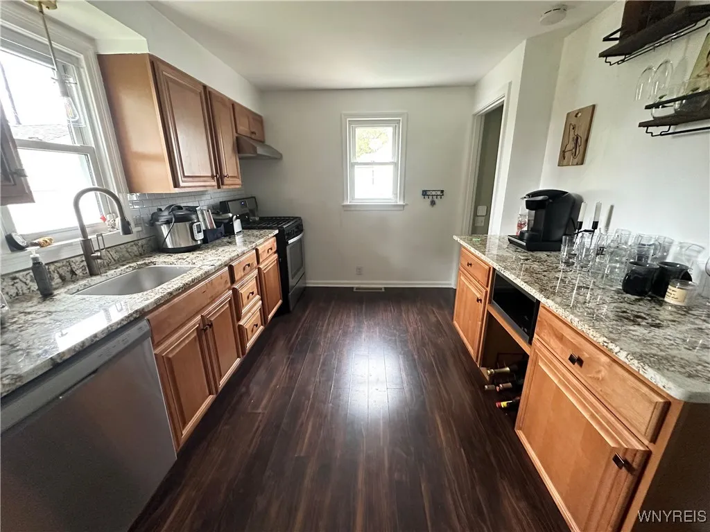 6 Miami Parkway, Cheektowaga, New York 14225, Cheektowaga, New York 14225, 3 Bedrooms Bedrooms, 5 Rooms Rooms,1 BathroomBathrooms,Residential Lease,Closed,6 Miami Parkway, Cheektowaga, New York 14225,0,B1647687