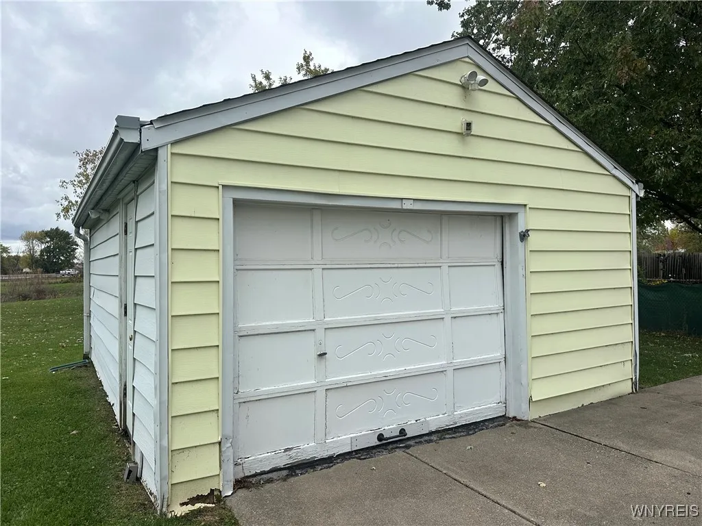 6 Miami Parkway, Cheektowaga, New York 14225, Cheektowaga, New York 14225, 3 Bedrooms Bedrooms, 5 Rooms Rooms,1 BathroomBathrooms,Residential Lease,Closed,6 Miami Parkway, Cheektowaga, New York 14225,0,B1647687