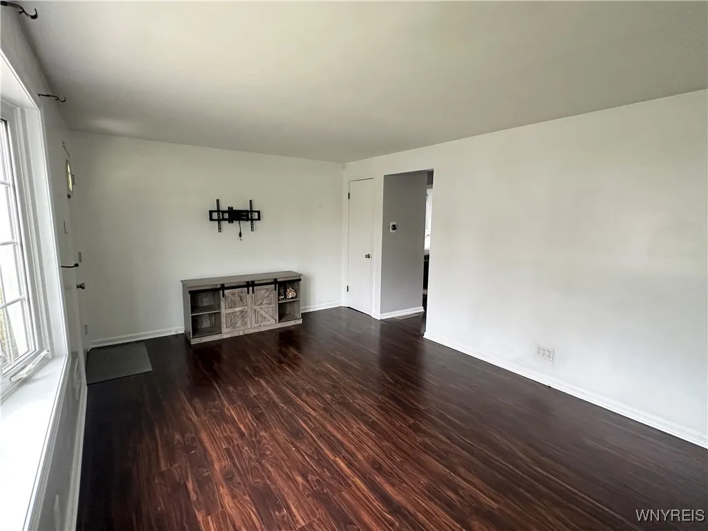 6 Miami Parkway, Cheektowaga, New York 14225, Cheektowaga, New York 14225, 3 Bedrooms Bedrooms, 5 Rooms Rooms,1 BathroomBathrooms,Residential Lease,Closed,6 Miami Parkway, Cheektowaga, New York 14225,0,B1647687