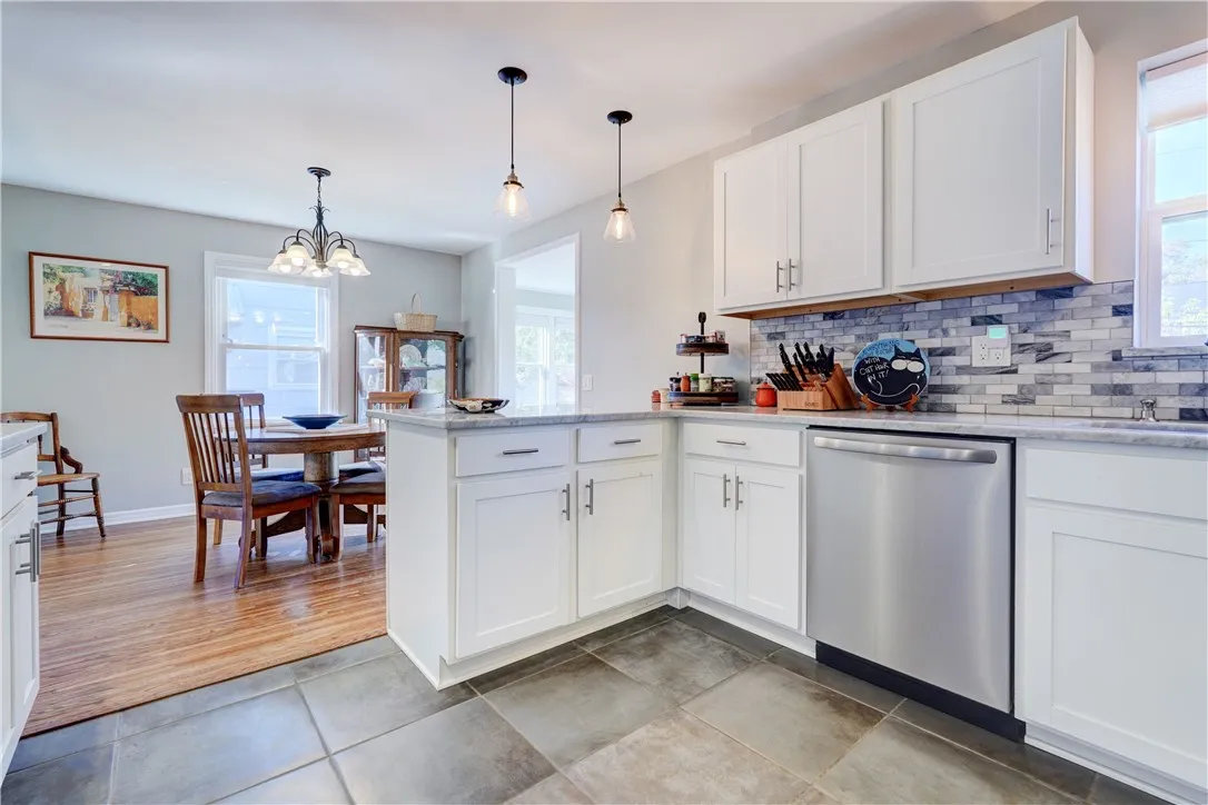 632 Westchester Avenue, Irondequoit, New York 1460, Irondequoit, New York 14609, 3 Bedrooms Bedrooms, 6 Rooms Rooms,1 BathroomBathrooms,Residential,For Sale,632 Westchester Avenue, Irondequoit, New York 1460,0,R1647910