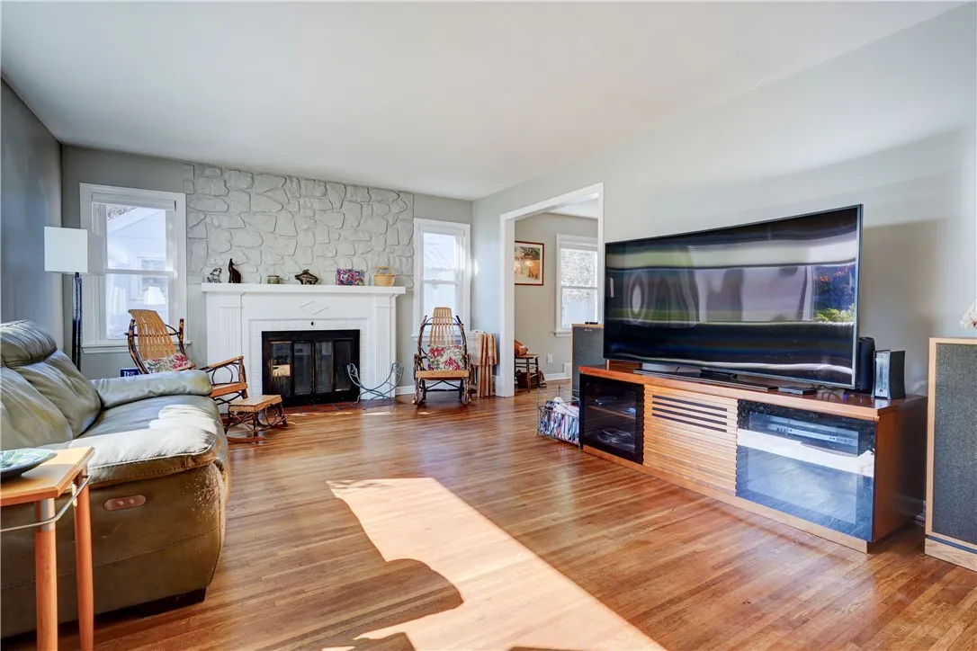 632 Westchester Avenue, Irondequoit, New York 1460, Irondequoit, New York 14609, 3 Bedrooms Bedrooms, 6 Rooms Rooms,1 BathroomBathrooms,Residential,For Sale,632 Westchester Avenue, Irondequoit, New York 1460,0,R1647910