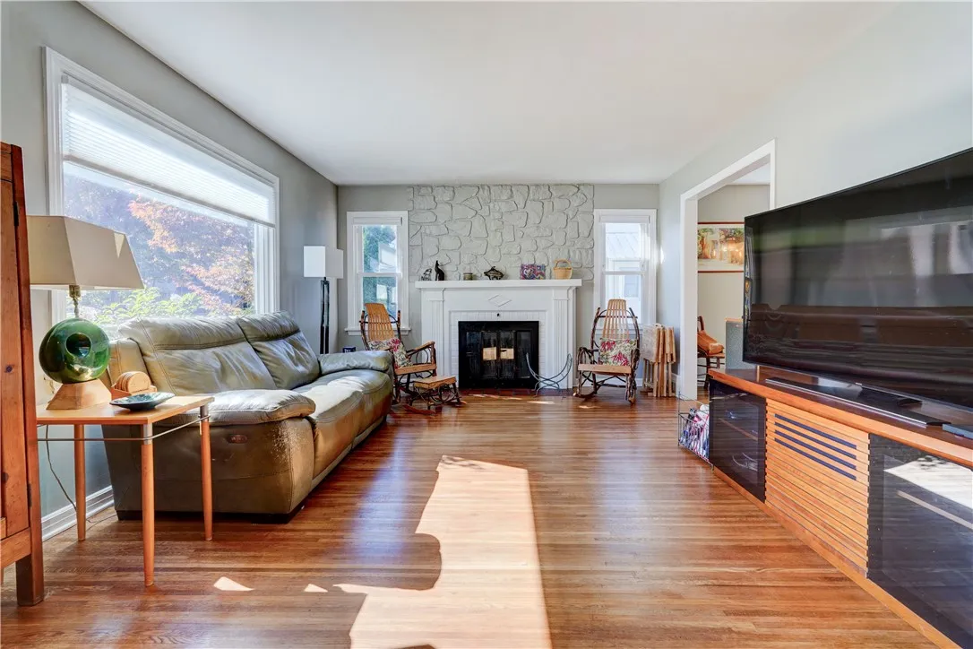 632 Westchester Avenue, Irondequoit, New York 1460, Irondequoit, New York 14609, 3 Bedrooms Bedrooms, 6 Rooms Rooms,1 BathroomBathrooms,Residential,For Sale,632 Westchester Avenue, Irondequoit, New York 1460,0,R1647910